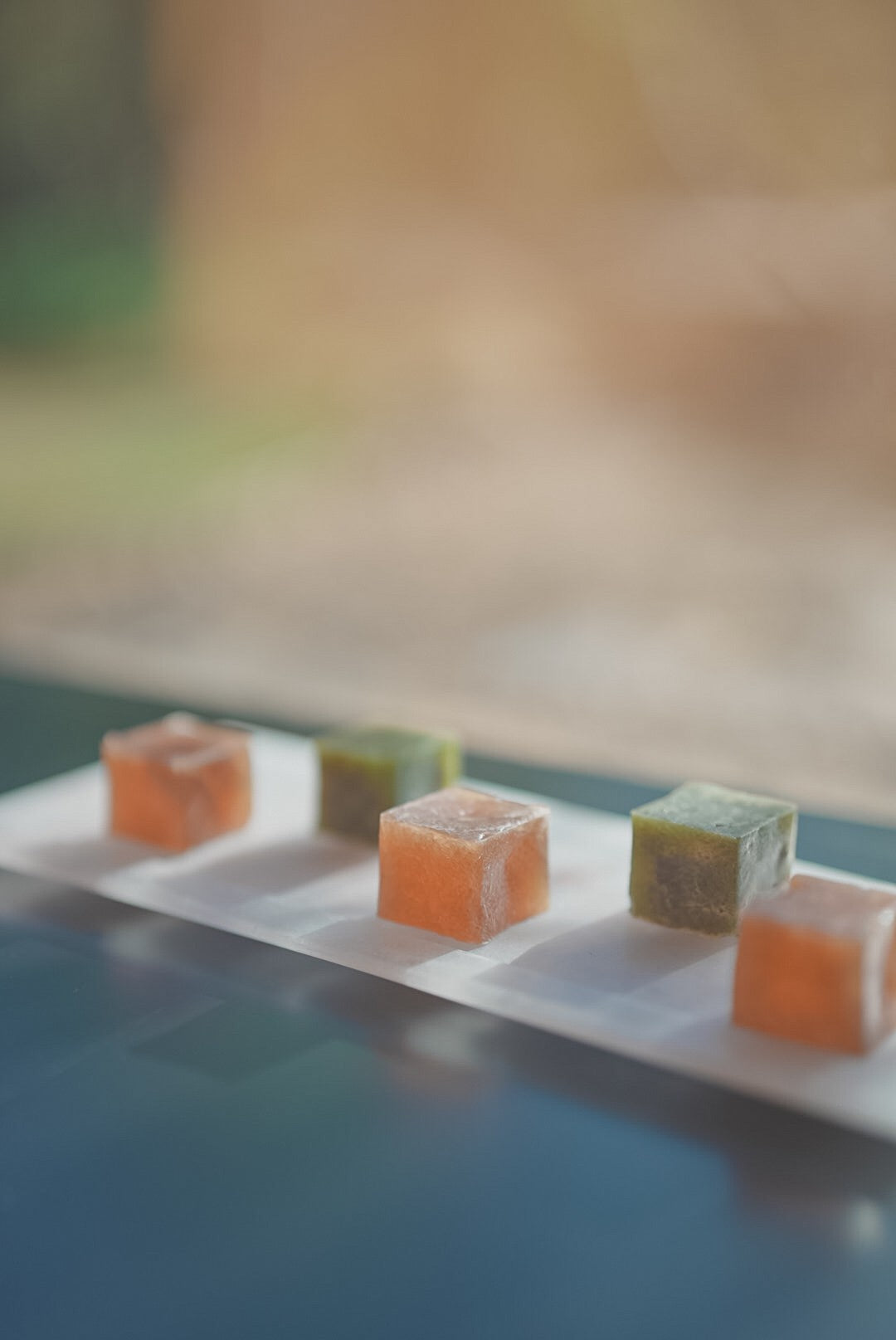 お茶時間を彩る琥珀糖　－季節の香りを閉じ込めてー